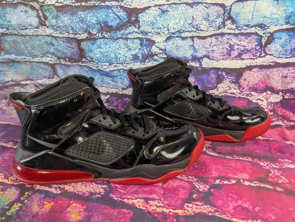 Jordan Mars 270 Bred - CD7070-006 Size 9 Black Red Lace Up Swoosh
